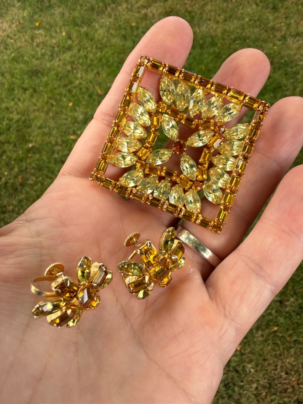 Vintage BYER BROS Amber Yellow Multicolor Rhinestones Earrings And Brooch Pin.